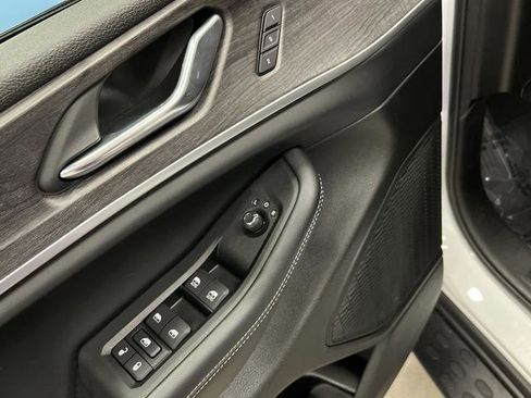 Used 2025 Jeep Grand Cherokee L Limited w/ Luxury Tech Group II image 29