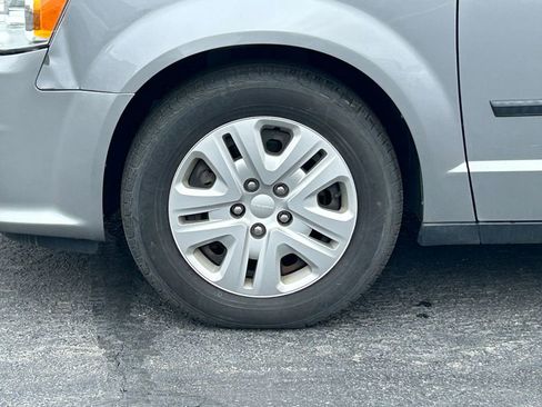 Used 2015 Dodge Grand Caravan SE image 13