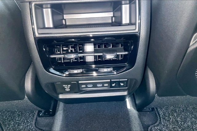 New 2026 Jeep Grand Cherokee Limited AWD/4WD image 17