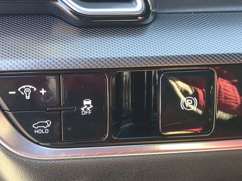 Used 2025 Kia Sportage SX image 18