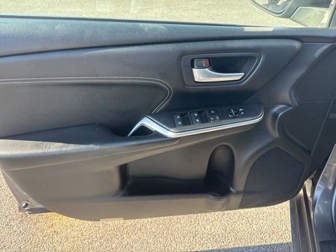 Used 2016 Toyota Camry XLE w/ Moonroof Package image 15