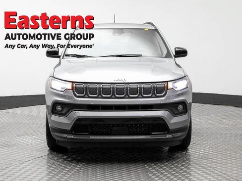 Used 2022 Jeep Compass Latitude w/ Sun and Sound Group AWD/4WD image 2