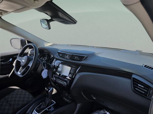 Used 2022 Nissan Rogue Sport SV AWD/4WD image 16