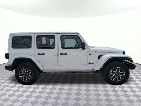 Used 2025 Jeep Wrangler Unlimited Sahara AWD/4WD image 2