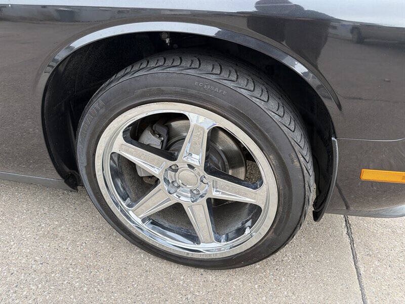 Used 2009 Dodge Challenger R/T RWD image 10