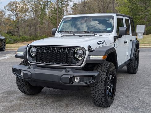 Used 2025 Jeep Wrangler Willys image 5