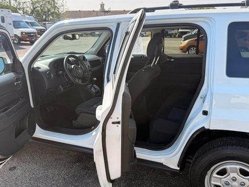 Used 2016 Jeep Patriot Sport w/ Power Value Group AWD/4WD image 8