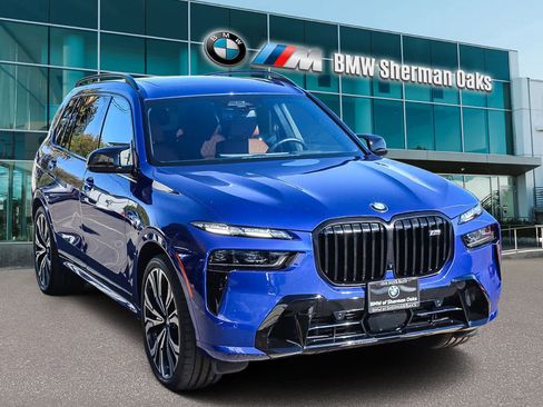 Used 2025 BMW X7 M60i image 3