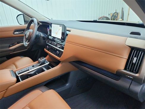 Used 2024 Nissan Pathfinder Platinum w/ Cargo Package image 39