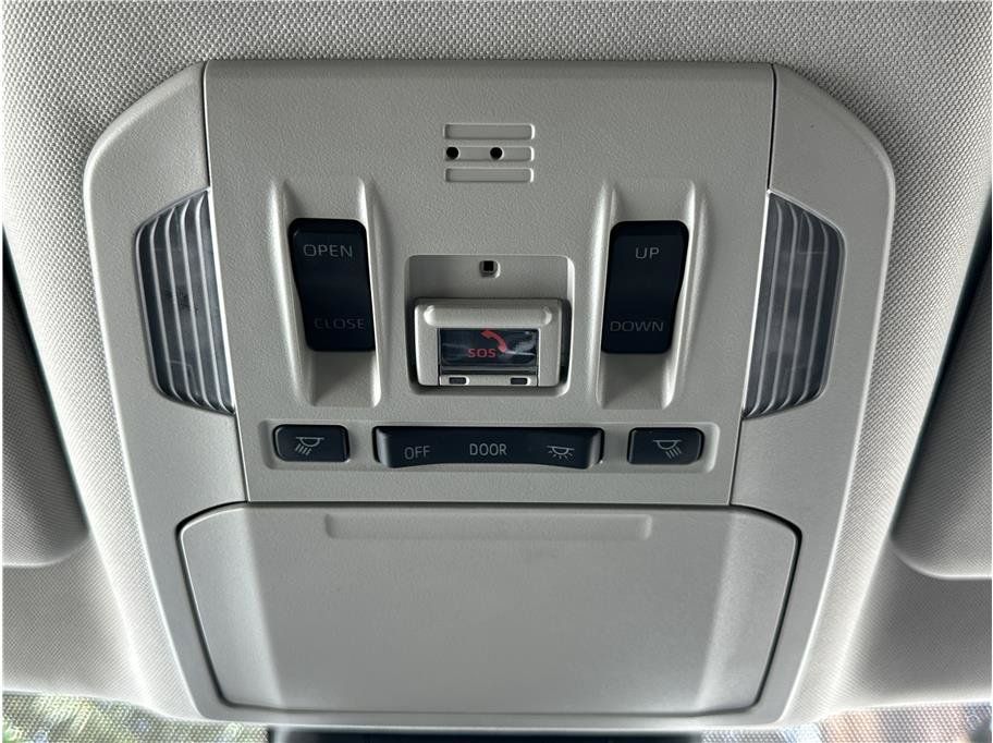 Used 2022 Toyota Highlander XLE AWD/4WD image 31
