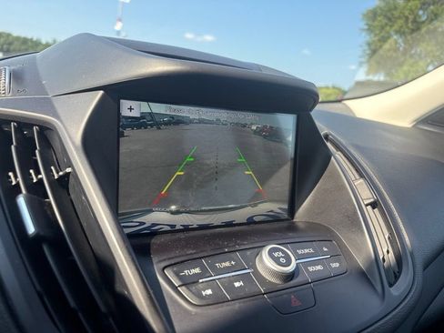 Used 2018 Ford Escape SE w/ SE Sync 3 Package FWD image 16