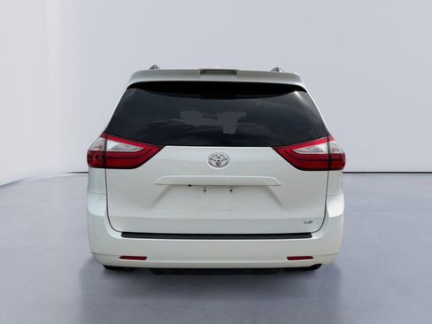 Used 2019 Toyota Sienna LE FWD image 4
