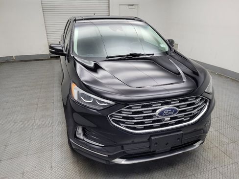 Used 2019 Ford Edge Titanium w/ Equipment Group 301A AWD/4WD image 14