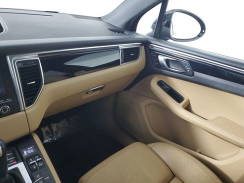 Used 2018 Porsche Macan image 26