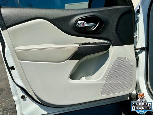 Used 2022 Jeep Cherokee Latitude Lux w/ Sun & Sound Group image 44