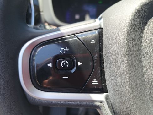 Used 2023 Volvo XC60 B5 Ultimate w/ Climate Package FWD image 17