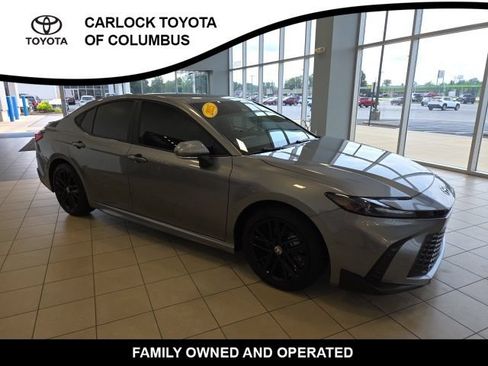 Used 2025 Toyota Camry SE FWD image 6