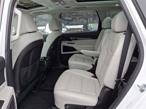 Used 2022 Kia Telluride SX w/ SX Prestige Package image 11