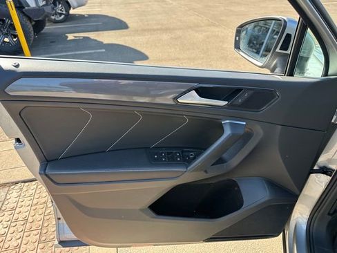 Used 2023 Volkswagen Tiguan SE image 10