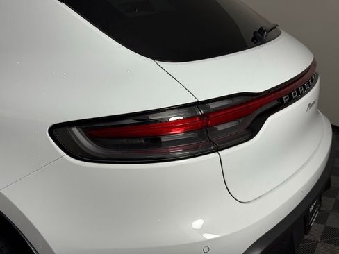 Certified 2025 Porsche Macan image 16