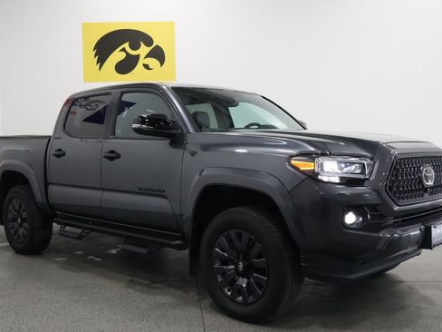 Used 2022 Toyota Tacoma Limited image 6