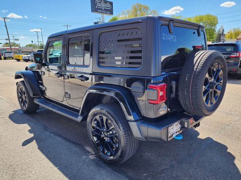 Used 2023 Jeep Wrangler Unlimited Sahara w/ Cold Weather Group AWD/4WD image 5