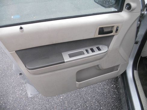 Used 2009 Ford Escape XLT image 25