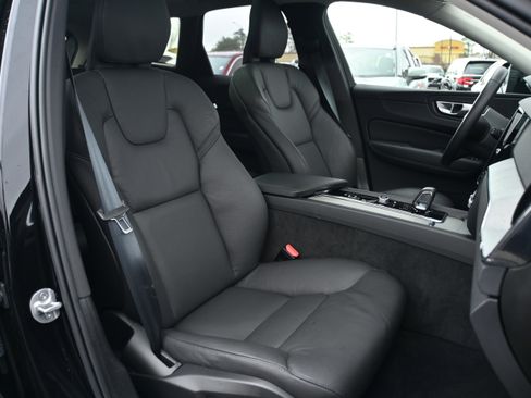 Used 2025 Volvo XC60 B5 Plus image 13