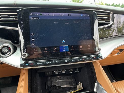 Used 2022 Jeep Grand Wagoneer Series III w/ Rear Seat Video Group 1 AWD/4WD image 34