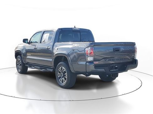 Used 2022 Toyota Tacoma TRD Sport image 3