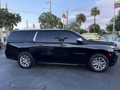 Used 2022 Chevrolet Suburban Premier AWD/4WD image 6