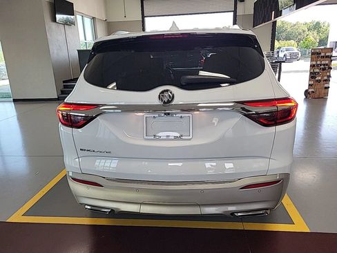 Used 2020 Buick Enclave Essence FWD image 4