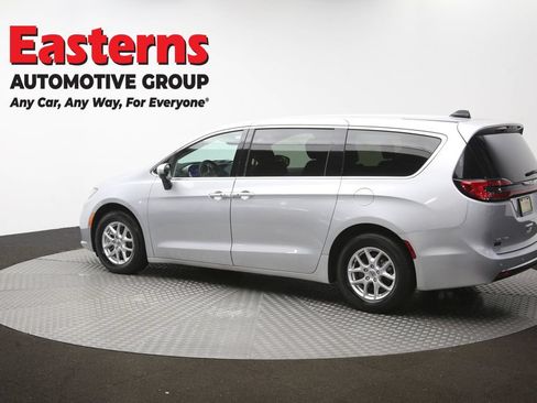 Used 2023 Chrysler Pacifica Touring-L FWD image 65