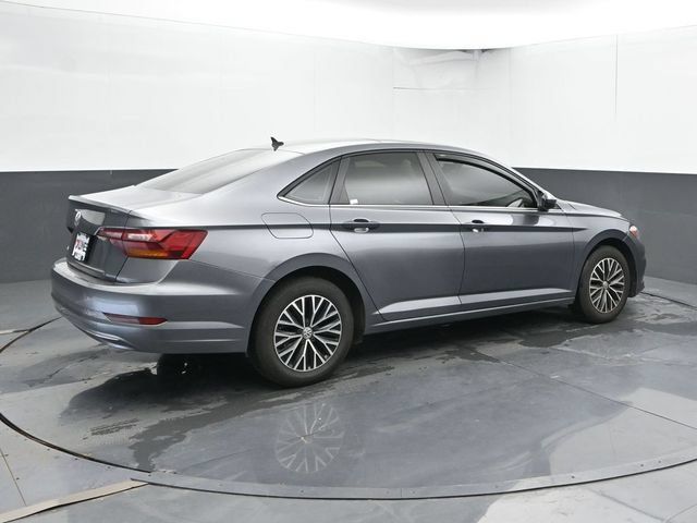 Used 2019 Volkswagen Jetta SE w/ Cold Weather Package FWD image 2