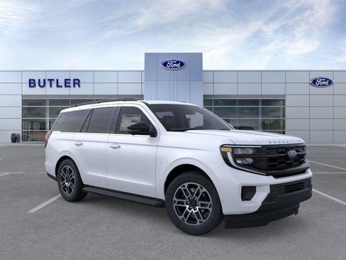 New 2025 Ford Expedition Active image 21