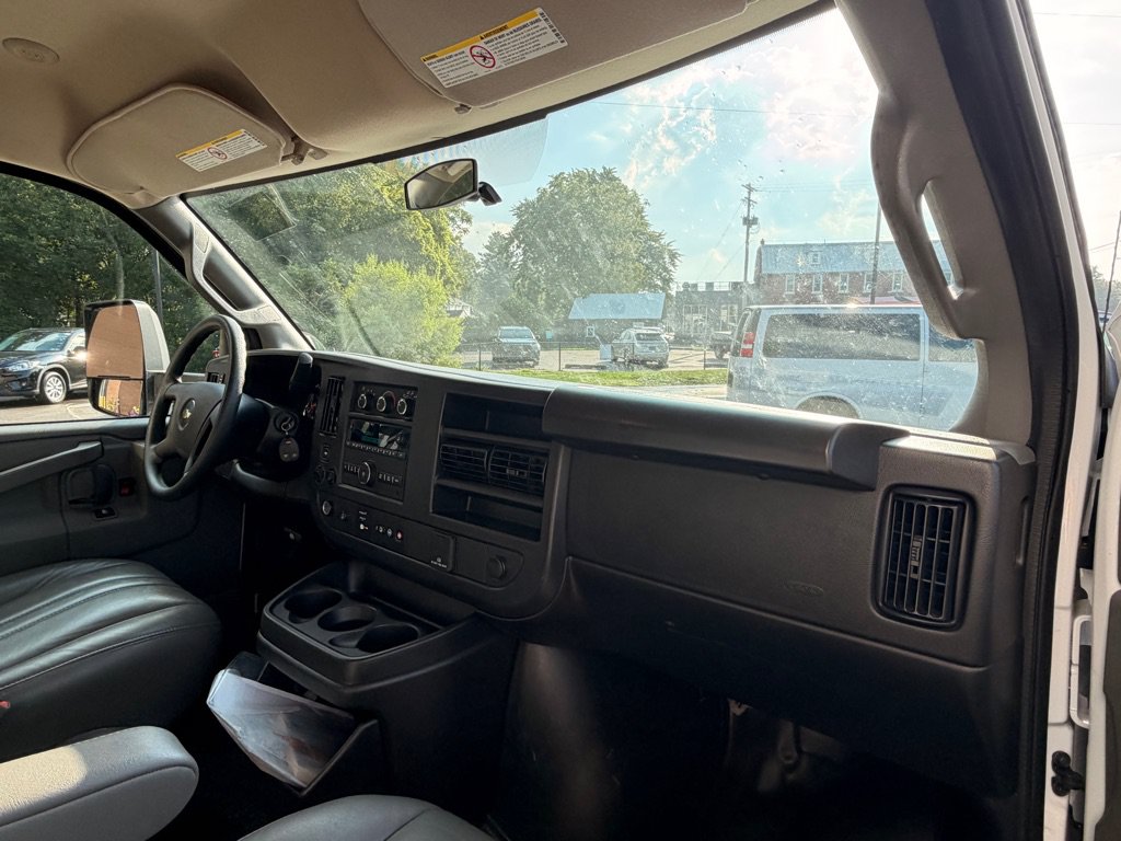 Used 2025 Chevrolet Express 4500 Extended w/ Power Convenience Package RWD image 11