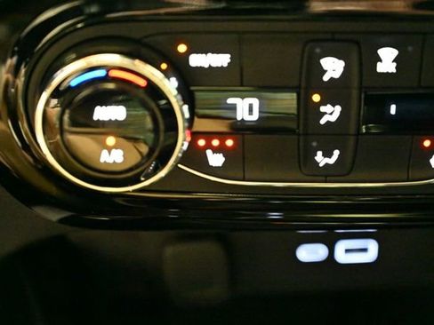 Used 2024 Chevrolet Trax ACTIV w/ Sunroof Package FWD image 34