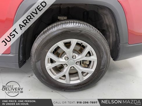 Used 2021 Jeep Grand Cherokee L Limited AWD/4WD image 12
