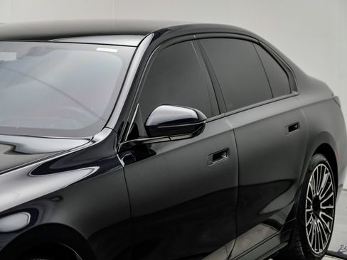 Used 2025 BMW i7 xDrive60 AWD/4WD image 29