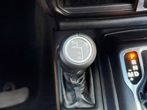 Used 2022 Jeep Wrangler Unlimited Sahara AWD/4WD image 28
