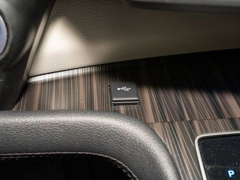 Used 2024 Toyota Sienna Platinum image 18