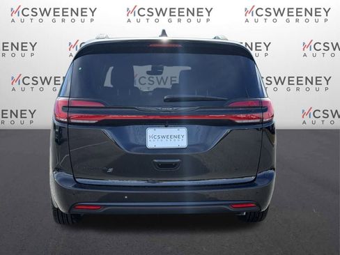 New 2026 Chrysler Pacifica Select w/ S Appearance Package image 4