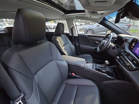 Certified 2024 Lexus ES 350 w/ Premium Package image 21