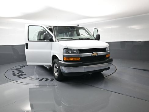 Used 2025 Chevrolet Express 3500 LT w/ LT Preferred Equipment Group RWD image 24
