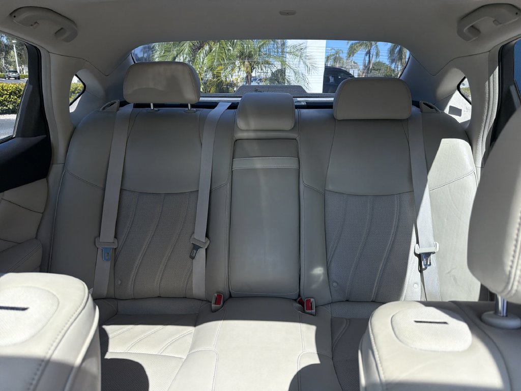Used 2015 INFINITI Q70 L 3.7 w/ Deluxe Touring Package RWD image 14