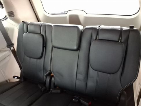 Used 2015 Chrysler Town & Country Touring w/ Driver Convenience Group FWD image 12