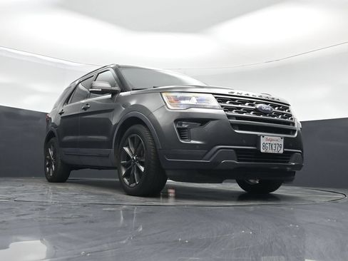 Used 2018 Ford Explorer XLT w/ Equipment Group 202A FWD image 45