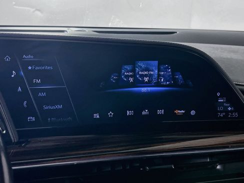 Used 2022 Cadillac Escalade Luxury w/ LPO, Illumination Package AWD/4WD image 15