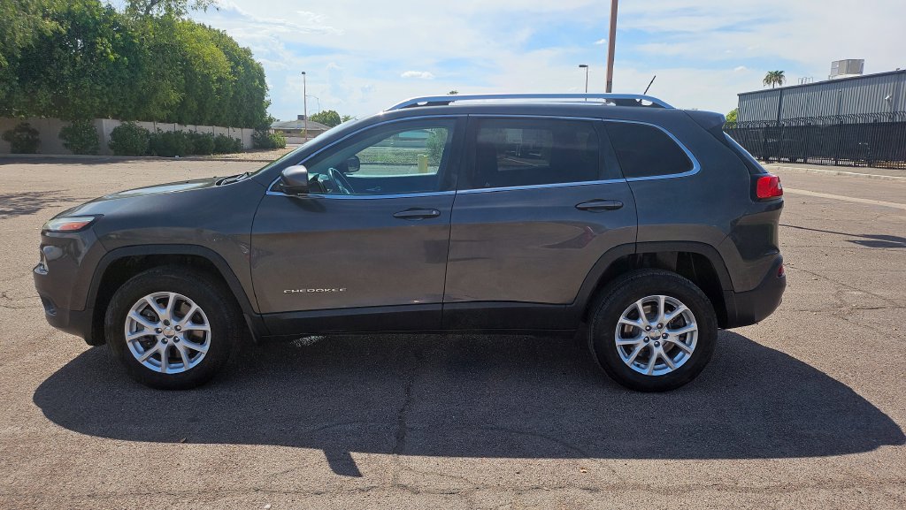 Used 2015 Jeep Cherokee Latitude AWD/4WD image 7
