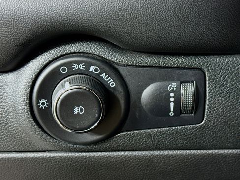 Used 2023 Dodge Durango GT image 9